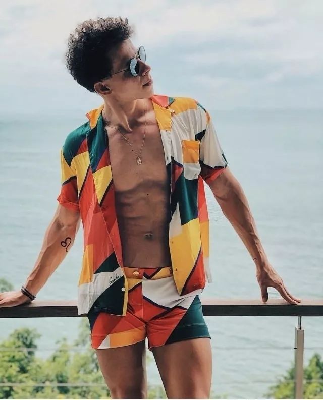 男生游泳穿搭技巧_游泳男生怎么穿_男生游泳穿什么会不会尴尬
