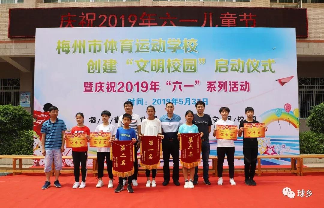 足球之歌 我们是冠军_足球冠军歌是谁唱的_足球冠军歌曲我们是冠军