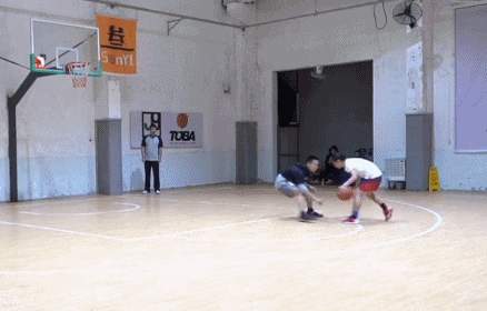 篮球打半场的规则是哪些_半场打篮球有什么规则么_篮球半场规则打有几个球