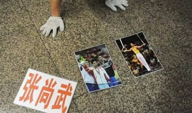退役下场举重冠军后怎么办_举重冠军退役后的下场_退役下场举重冠军后干什么
