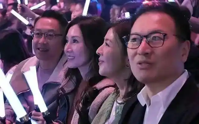 盘点那些健身明星_健身明星女神_努力健身女明星